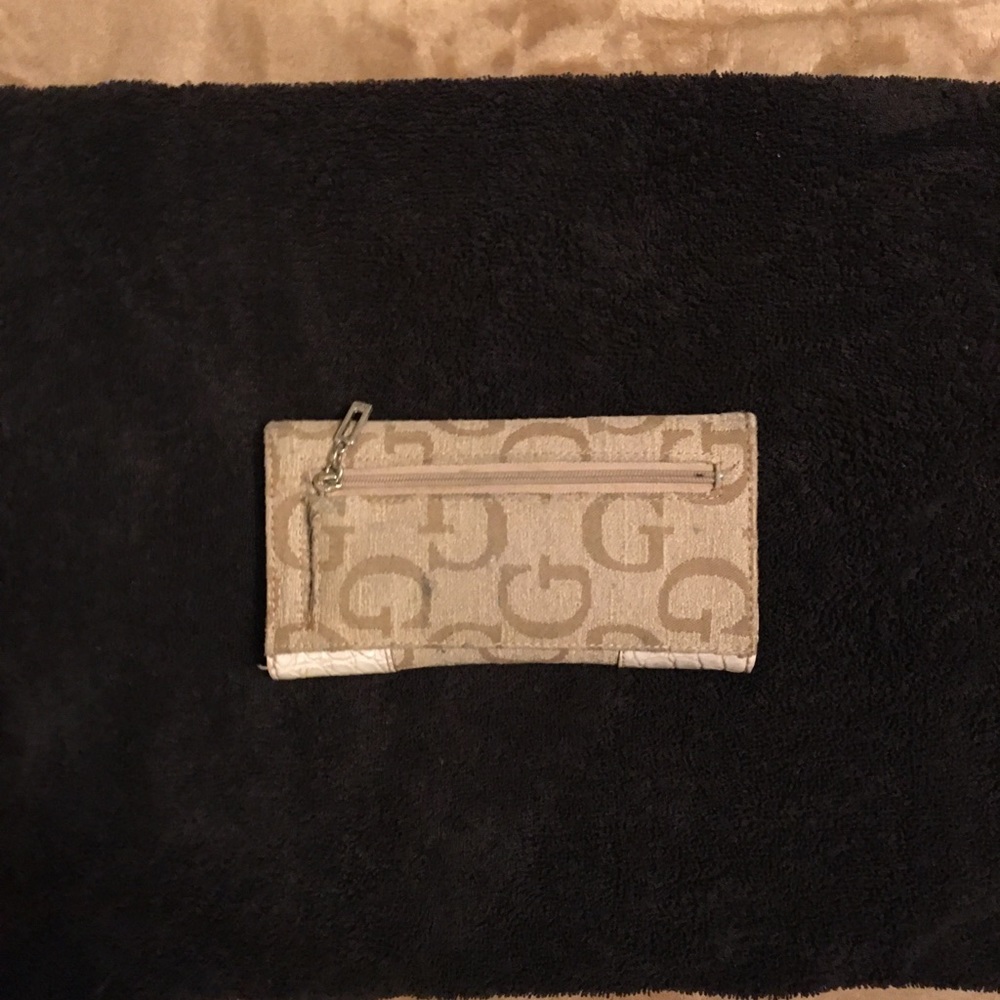Guess Wallet - Picture 2 of 2